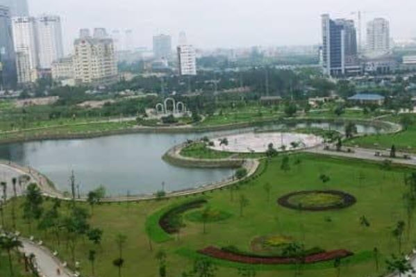 What attractions does Cau Giay District have?