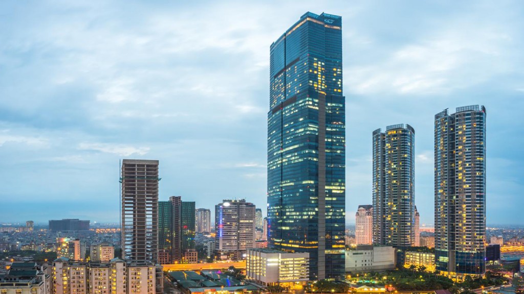 What does the Keangnam Landmark 72 Hanoi building have?