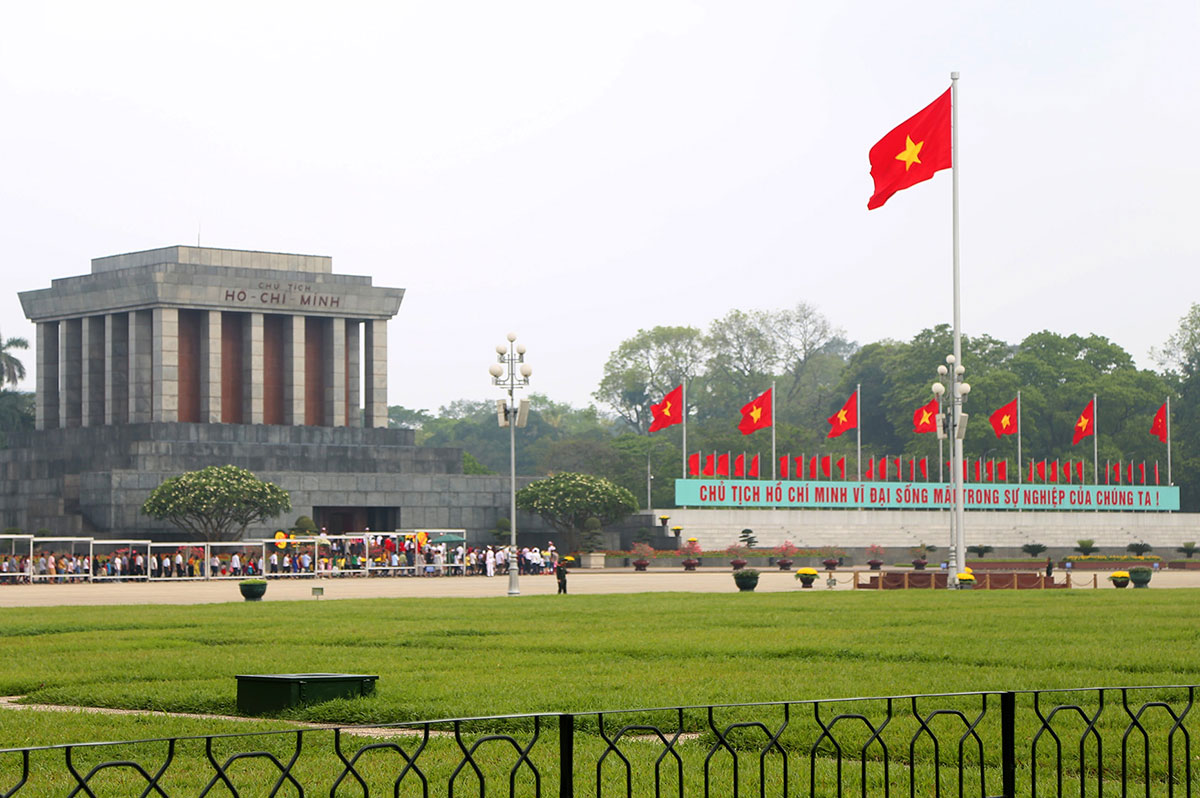 Sightseeing at Ba Dinh Square, Hanoi